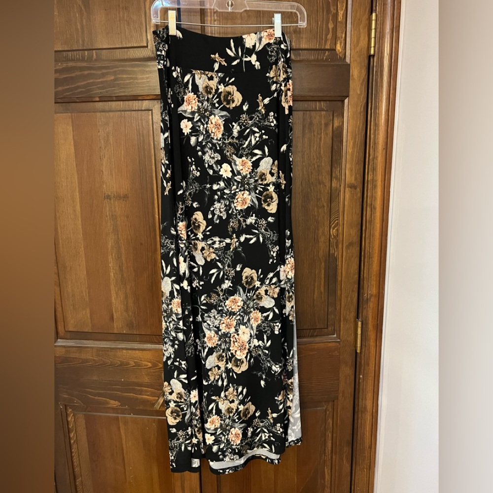 Size large, black floral, side slit skirt, women’s cozy